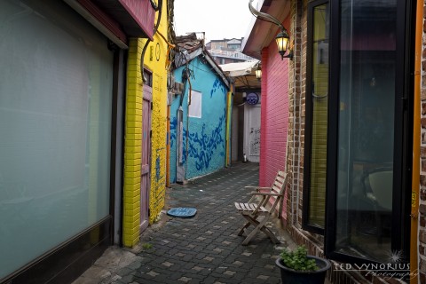 Colorful Alleyways of Itaewon…