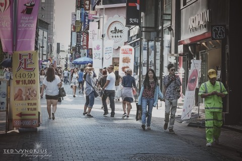 MyeongDong – “Chic Shopping” Area for Koreans